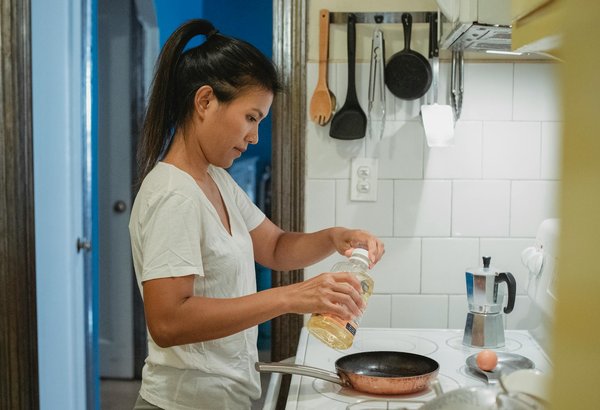 Hoe maak je de juiste keuze tussen roestvrijstalen en gietijzeren pannen?